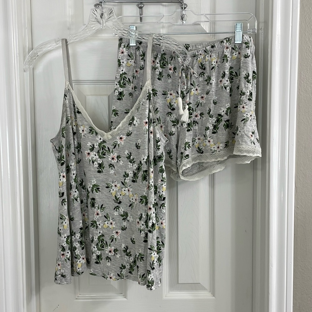 Gilligan & O’Malley Floral Gray Pajama Short Set Size S